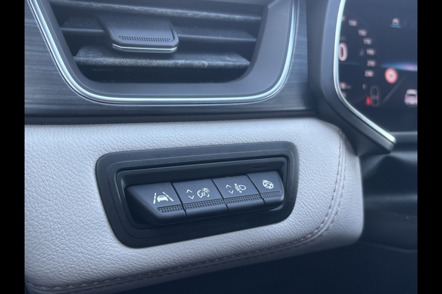 Renault Captur 1.3 TCe 130 Initiale Paris | Stuurverwarming | Leer | Adaptieve Cruise | Dodehoek Detectie