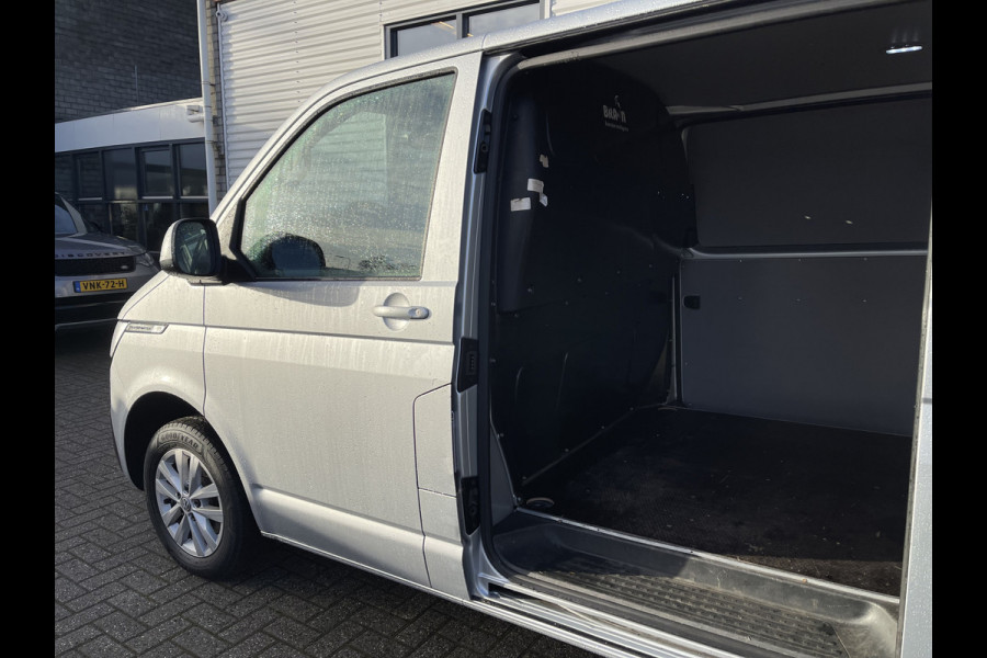 Volkswagen Transporter 2.0 TDI 150pk DSG automaat L2H1 28 / vaste prijs rijklaar € 24.950 ex btw / lease vanaf € 408 / airco / cruise / navi / euro 6 / bpm vrij / dubbele schuifdeur !