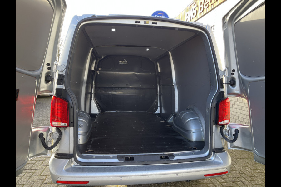 Volkswagen Transporter 2.0 TDI 150pk DSG automaat L2H1 28 / vaste prijs rijklaar € 24.950 ex btw / lease vanaf € 408 / airco / cruise / navi / euro 6 / bpm vrij / dubbele schuifdeur !
