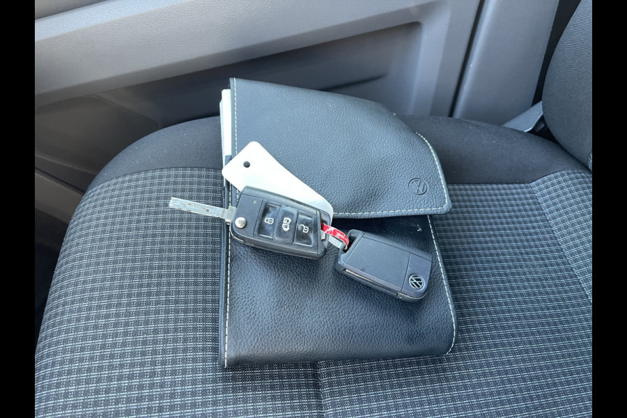 Volkswagen Transporter 2.0 TDI 150pk DSG automaat L2H1 28 / vaste prijs rijklaar € 24.950 ex btw / lease vanaf € 408 / airco / cruise / navi / euro 6 / bpm vrij / dubbele schuifdeur !