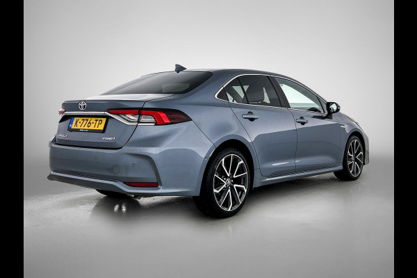 Toyota Corolla 1.8 Hybrid Executive Sedan / Leder / Navigatie / Xenon / Pdc.V+A / Airco-ecc./ Radio multimedia / Apk 03-2027