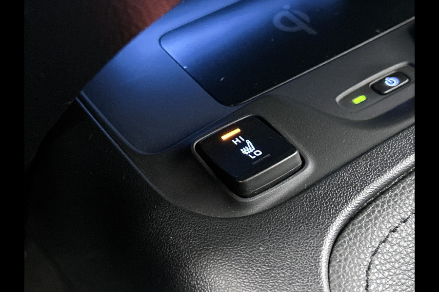 Toyota Corolla 1.8 Hybrid Executive Sedan / Leder / Navigatie / Xenon / Pdc.V+A / Airco-ecc./ Radio multimedia / Apk 03-2027