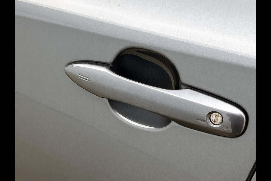 Toyota Corolla 1.8 Hybrid Executive Sedan / Leder / Navigatie / Xenon / Pdc.V+A / Airco-ecc./ Radio multimedia / Apk 03-2027