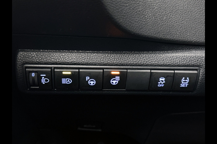 Toyota Corolla 1.8 Hybrid Executive Sedan / Leder / Navigatie / Xenon / Pdc.V+A / Airco-ecc./ Radio multimedia / Apk 03-2027