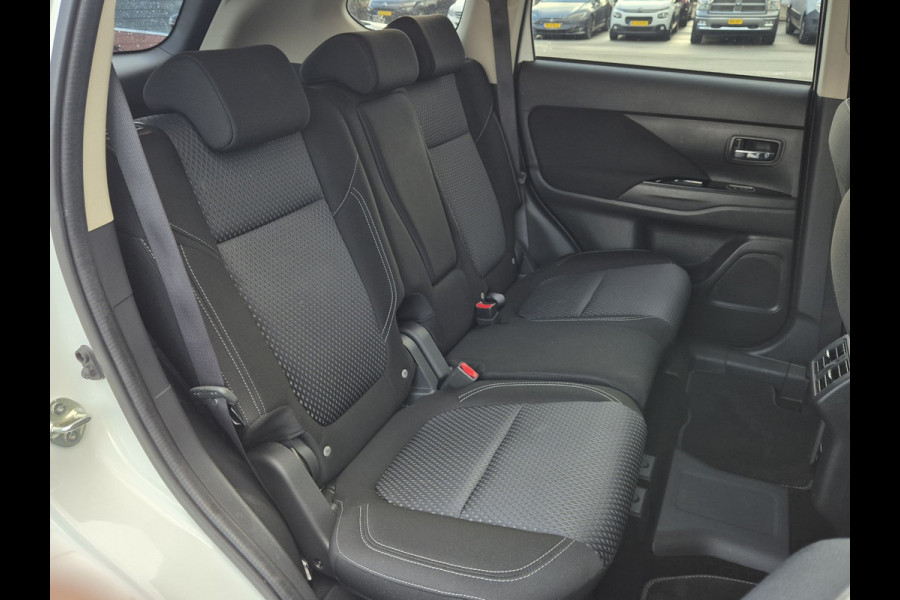 Mitsubishi Outlander 2.4 PHEV Pure Trekhaak Navi
