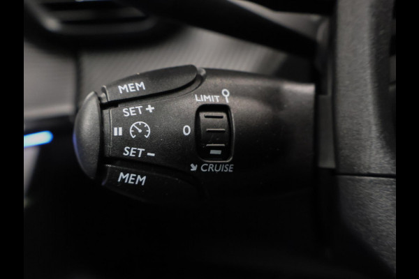 Peugeot 208 1.2 PureTech GT-line Sport (APPLE CARPLAY,NAVI,CAMERA,DIGITAL COCKPIT,CLIMATE,CRUISE,GETINT,SPORTSTOELEN,LM VELGEN)