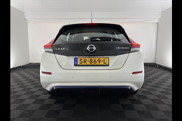 Nissan Leaf Acenta 40 kWh (INCL.BTW) Aut. *ADAPTIVE-CRUISE | KEYLESS | TOP-VIEW | NAVI-FULLMAP | BLIND-SPOT | DAB+ | COMFORTSEATS | DIGI-COCKPIT | PRIVACY-GLASS | 17"ALU*