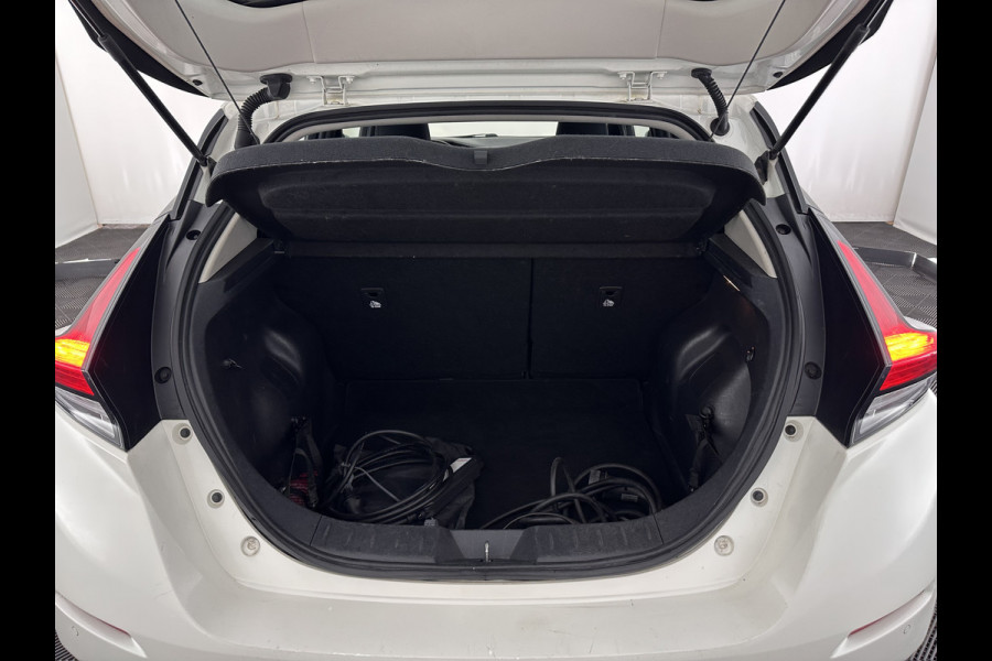 Nissan Leaf Acenta 40 kWh (INCL.BTW) Aut. *ADAPTIVE-CRUISE | KEYLESS | TOP-VIEW | NAVI-FULLMAP | BLIND-SPOT | DAB+ | COMFORTSEATS | DIGI-COCKPIT | PRIVACY-GLASS | 17"ALU*