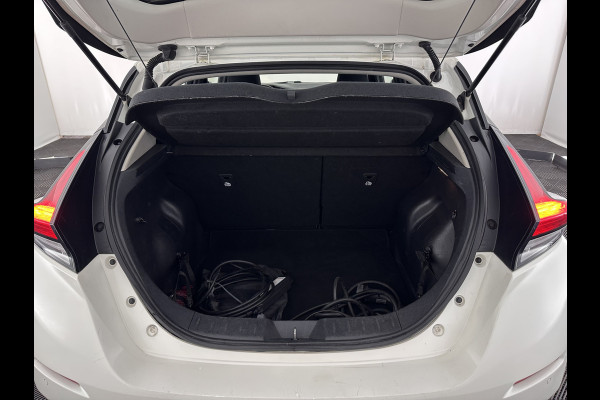 Nissan Leaf Acenta 40 kWh (INCL.BTW) Aut. *ADAPTIVE-CRUISE | KEYLESS | TOP-VIEW | NAVI-FULLMAP | BLIND-SPOT | DAB+ | COMFORTSEATS | DIGI-COCKPIT | PRIVACY-GLASS | 17"ALU*