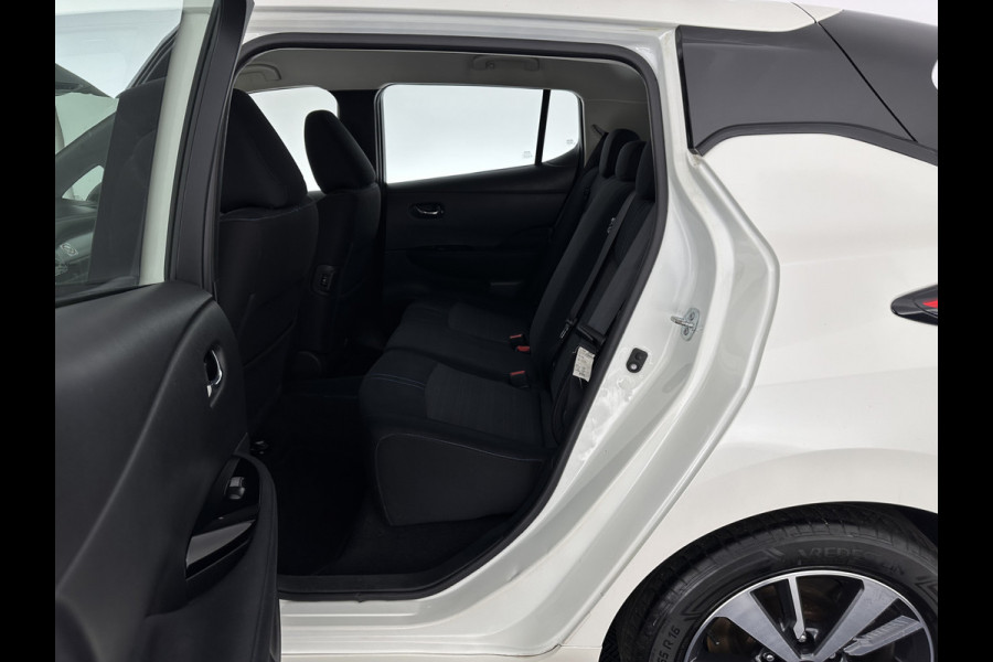 Nissan Leaf Acenta 40 kWh (INCL.BTW) Aut. *ADAPTIVE-CRUISE | KEYLESS | TOP-VIEW | NAVI-FULLMAP | BLIND-SPOT | DAB+ | COMFORTSEATS | DIGI-COCKPIT | PRIVACY-GLASS | 17"ALU*