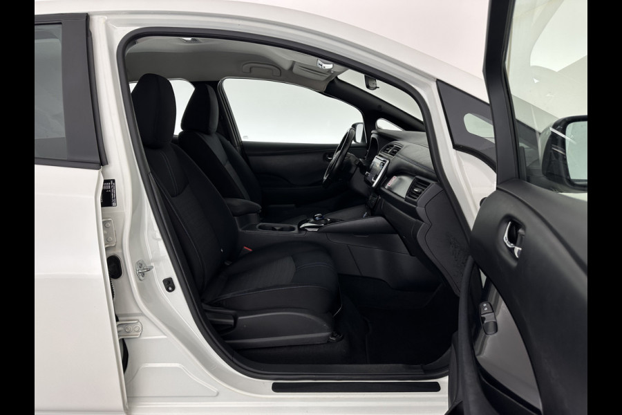 Nissan Leaf Acenta 40 kWh (INCL.BTW) Aut. *ADAPTIVE-CRUISE | KEYLESS | TOP-VIEW | NAVI-FULLMAP | BLIND-SPOT | DAB+ | COMFORTSEATS | DIGI-COCKPIT | PRIVACY-GLASS | 17"ALU*