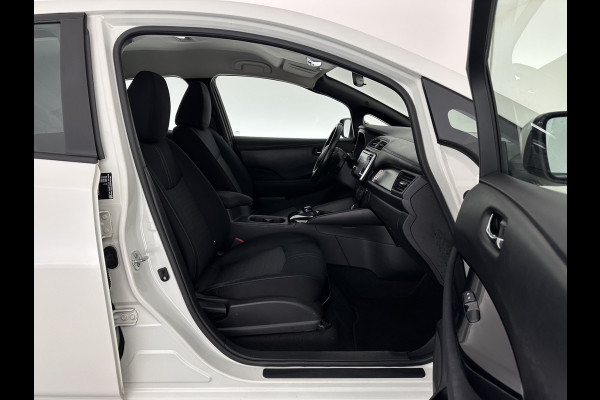 Nissan Leaf Acenta 40 kWh (INCL.BTW) Aut. *ADAPTIVE-CRUISE | KEYLESS | TOP-VIEW | NAVI-FULLMAP | BLIND-SPOT | DAB+ | COMFORTSEATS | DIGI-COCKPIT | PRIVACY-GLASS | 17"ALU*