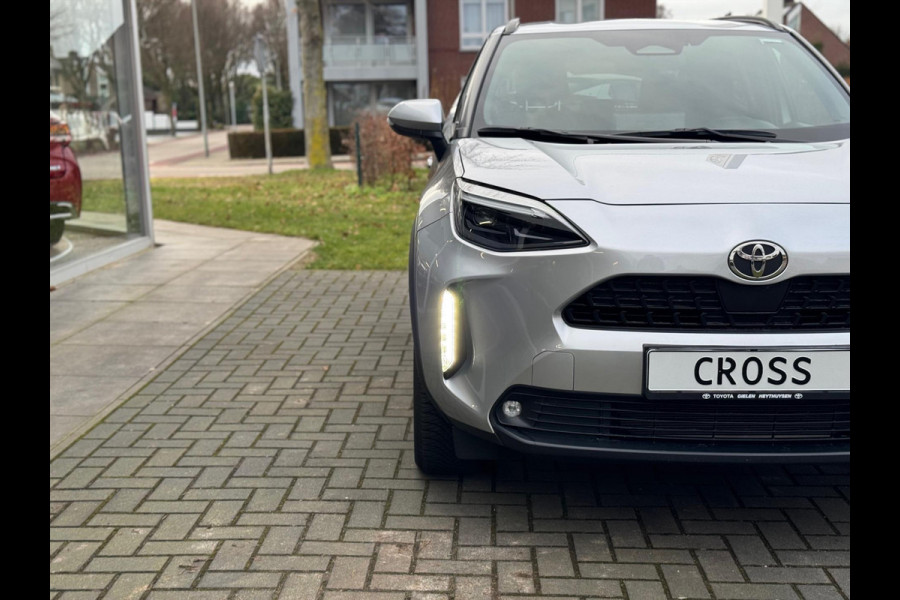 Toyota Yaris Cross 1.5 Hybrid 130PK Dynamic Plus | Winter Pack, 17 inch, Keyless, Stoel + Stuurverwarming, Privacy Glass