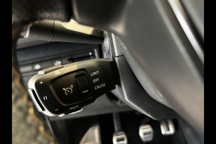 Peugeot 3008 1.2 PureTech GT Alcantara | Stoelverwarming | Navigatie | Elektrische achterklep | Dodehoekdetectie | Achteruitrijcamera