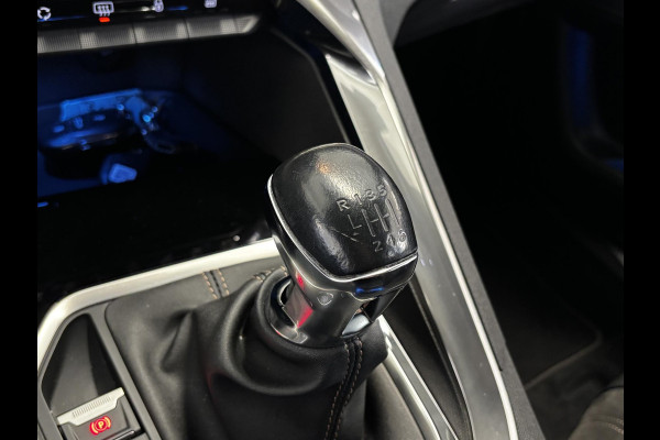 Peugeot 3008 1.2 PureTech GT Alcantara | Stoelverwarming | Navigatie | Elektrische achterklep | Dodehoekdetectie | Achteruitrijcamera