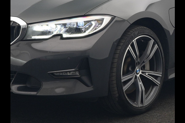 BMW 3 Serie Touring 330e Sportline Plug In Hybrid 293pk Dealer O.H Dravitgau PHEV | Trekhaak af Fabriek | Laser LED | Adaptive Cruise | 360 Camera | Head Up | 19"L.M | Keyless | BLIS |