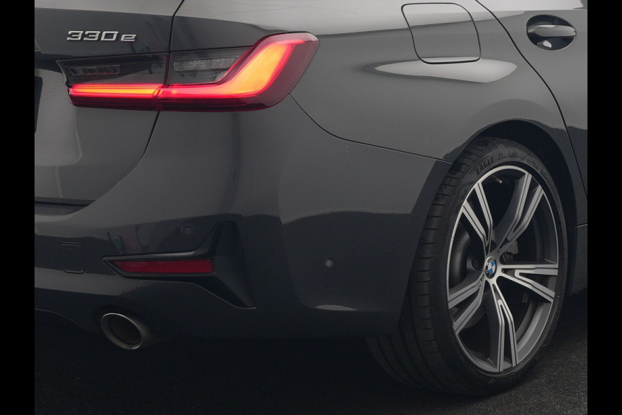 BMW 3 Serie Touring 330e Sportline Plug In Hybrid 293pk Dealer O.H Dravitgau PHEV | Trekhaak af Fabriek | Laser LED | Adaptive Cruise | 360 Camera | Head Up | 19"L.M | Keyless | BLIS |