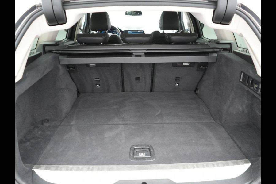 BMW 3 Serie Touring 330e Sportline Plug In Hybrid 293pk Dealer O.H Dravitgau PHEV | Trekhaak af Fabriek | Laser LED | Adaptive Cruise | 360 Camera | Head Up | 19"L.M | Keyless | BLIS |