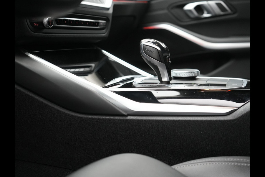 BMW 3 Serie Touring 330e Sportline Plug In Hybrid 293pk Dealer O.H Dravitgau PHEV | Trekhaak af Fabriek | Laser LED | Adaptive Cruise | 360 Camera | Head Up | 19"L.M | Keyless | BLIS |