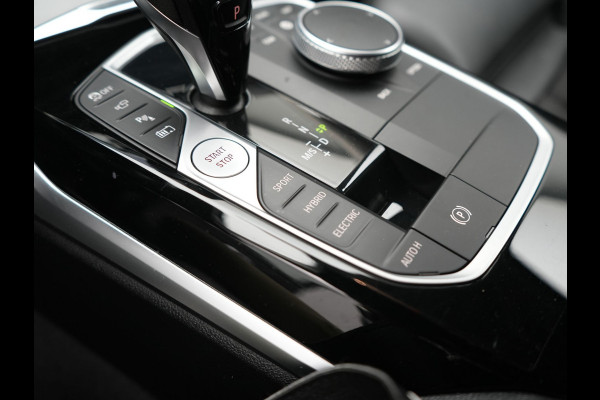 BMW 3 Serie Touring 330e Sportline Plug In Hybrid 293pk Dealer O.H Dravitgau PHEV | Trekhaak af Fabriek | Laser LED | Adaptive Cruise | 360 Camera | Head Up | 19"L.M | Keyless | BLIS |