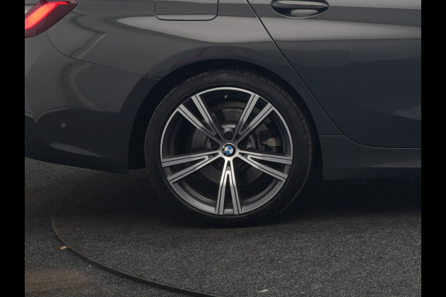 BMW 3 Serie Touring 330e Sportline Plug In Hybrid 293pk Dealer O.H Dravitgau PHEV | Trekhaak af Fabriek | Laser LED | Adaptive Cruise | 360 Camera | Head Up | 19"L.M | Keyless | BLIS |