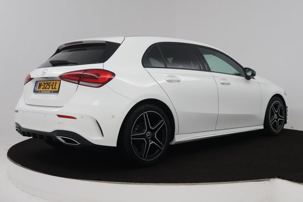 Mercedes-Benz A-Klasse 180 Business Solution AMG (SFEERVERLICHTING, ACHTERUITRIJCAMERA, STOELVERWARMING, NAVIGATIE, SENSOREN)