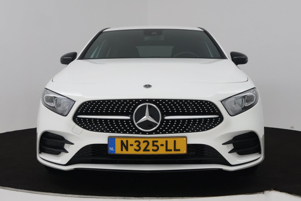 Mercedes-Benz A-Klasse 180 Business Solution AMG (SFEERVERLICHTING, ACHTERUITRIJCAMERA, STOELVERWARMING, NAVIGATIE, SENSOREN)