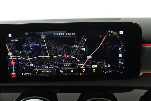 Mercedes-Benz A-Klasse 180 Business Solution AMG (SFEERVERLICHTING, ACHTERUITRIJCAMERA, STOELVERWARMING, NAVIGATIE, SENSOREN)