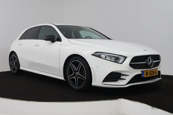 Mercedes-Benz A-Klasse 180 Business Solution AMG (SFEERVERLICHTING, ACHTERUITRIJCAMERA, STOELVERWARMING, NAVIGATIE, SENSOREN)