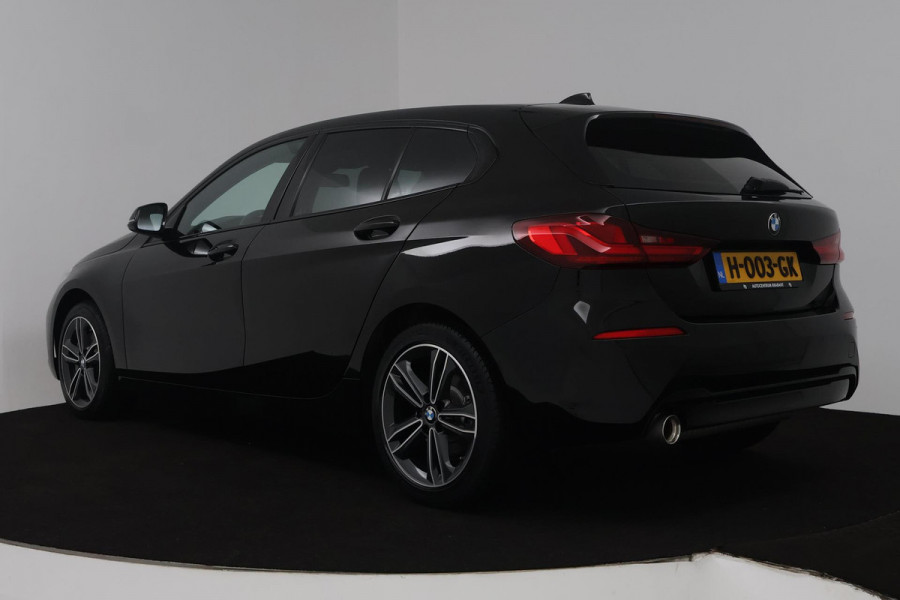BMW 1-serie 118i Executive Edition (SFEERVERLICHTING, DIGITALE COCKPIT, NAVIGATIE, PARKEERSENSOREN, CRUISE CONTROL)