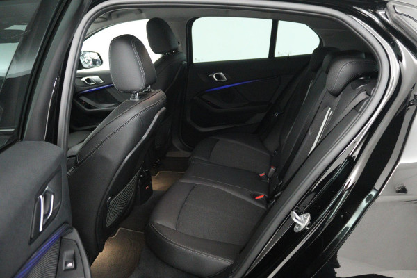 BMW 1-serie 118i Executive Edition (SFEERVERLICHTING, DIGITALE COCKPIT, NAVIGATIE, PARKEERSENSOREN, CRUISE CONTROL)