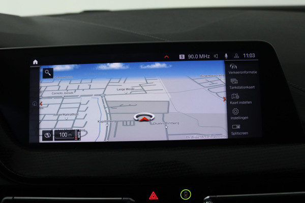 BMW 1-serie 118i Executive Edition (SFEERVERLICHTING, DIGITALE COCKPIT, NAVIGATIE, PARKEERSENSOREN, CRUISE CONTROL)