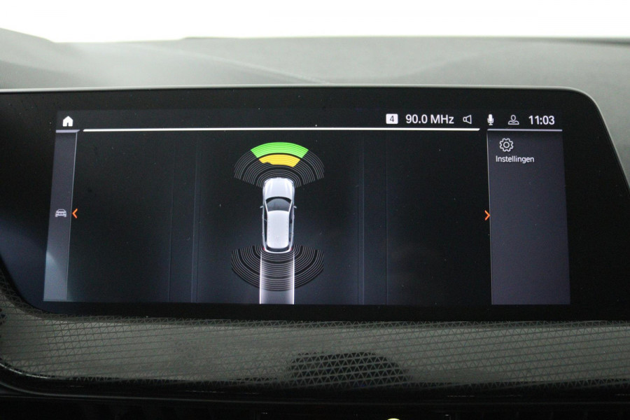 BMW 1-serie 118i Executive Edition (SFEERVERLICHTING, DIGITALE COCKPIT, NAVIGATIE, PARKEERSENSOREN, CRUISE CONTROL)