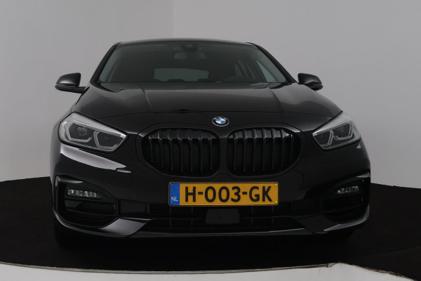 BMW 1-serie 118i Executive Edition (SFEERVERLICHTING, DIGITALE COCKPIT, NAVIGATIE, PARKEERSENSOREN, CRUISE CONTROL)