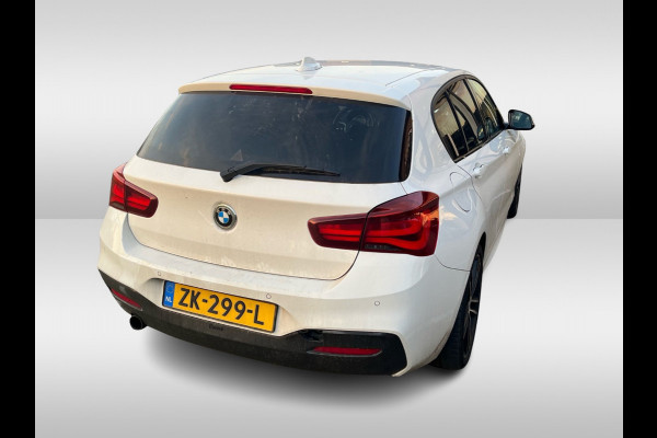 BMW 1-serie 118i Edition M Sport Shadow High Exe. / Leder / Navigatie / Parkeerhulp achter / Keyless / 18'' / Getint glas / Stoelverwarming / Cruise Control
