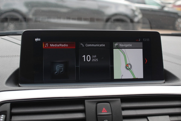 BMW 1-serie 118i Edition M Sport Shadow High Exe. / Leder / Navigatie / Parkeerhulp achter / Keyless / 18'' / Getint glas / Stoelverwarming / Cruise Control