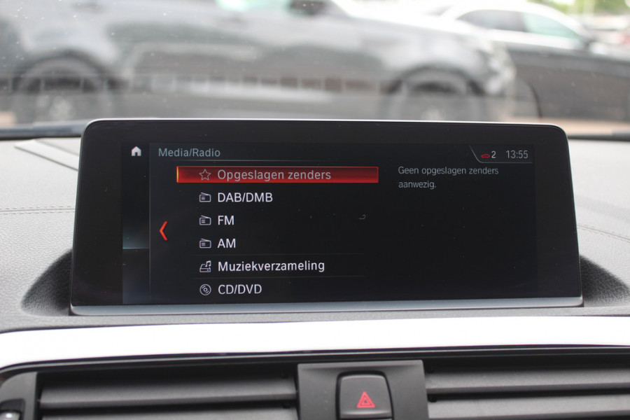 BMW 1-serie 118i Edition M Sport Shadow High Exe. / Leder / Navigatie / Parkeerhulp achter / Keyless / 18'' / Getint glas / Stoelverwarming / Cruise Control