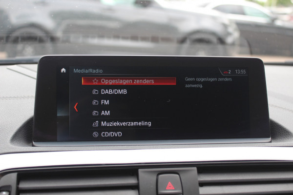 BMW 1-serie 118i Edition M Sport Shadow High Exe. / Leder / Navigatie / Parkeerhulp achter / Keyless / 18'' / Getint glas / Stoelverwarming / Cruise Control