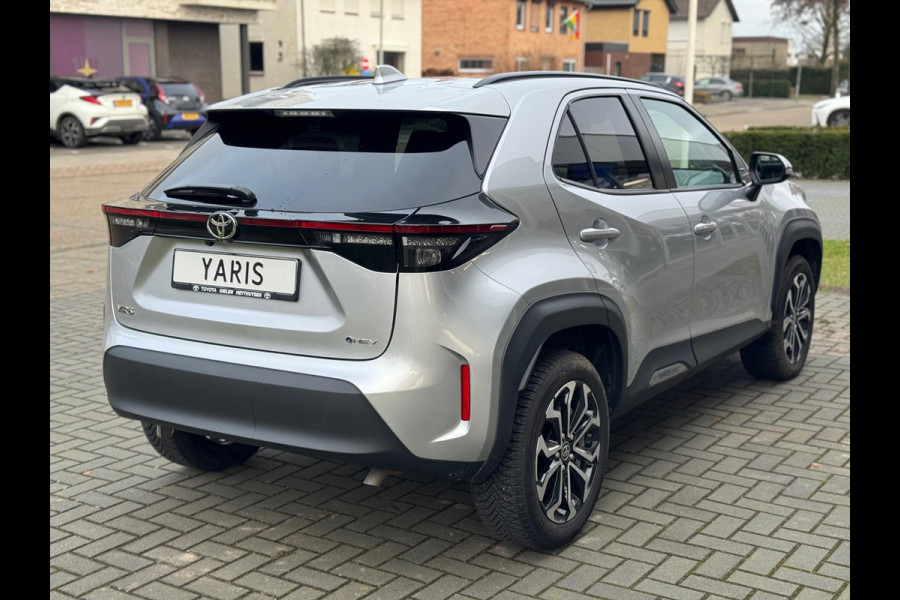 Toyota Yaris Cross 1.5 Hybrid 130PK Dynamic Plus | Winter Pack, 17 inch, Keyless, Stoel + Stuurverwarming, Privacy Glass