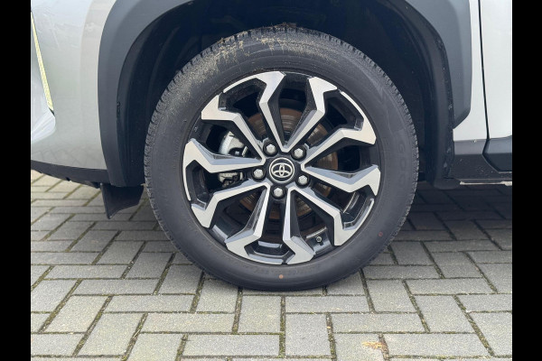 Toyota Yaris Cross 1.5 Hybrid 130PK Dynamic Plus | Winter Pack, 17 inch, Keyless, Stoel + Stuurverwarming, Privacy Glass