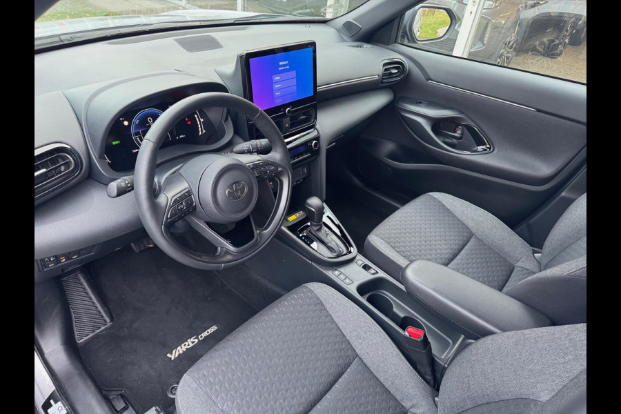 Toyota Yaris Cross 1.5 Hybrid 130PK Dynamic Plus | Winter Pack, 17 inch, Keyless, Stoel + Stuurverwarming, Privacy Glass