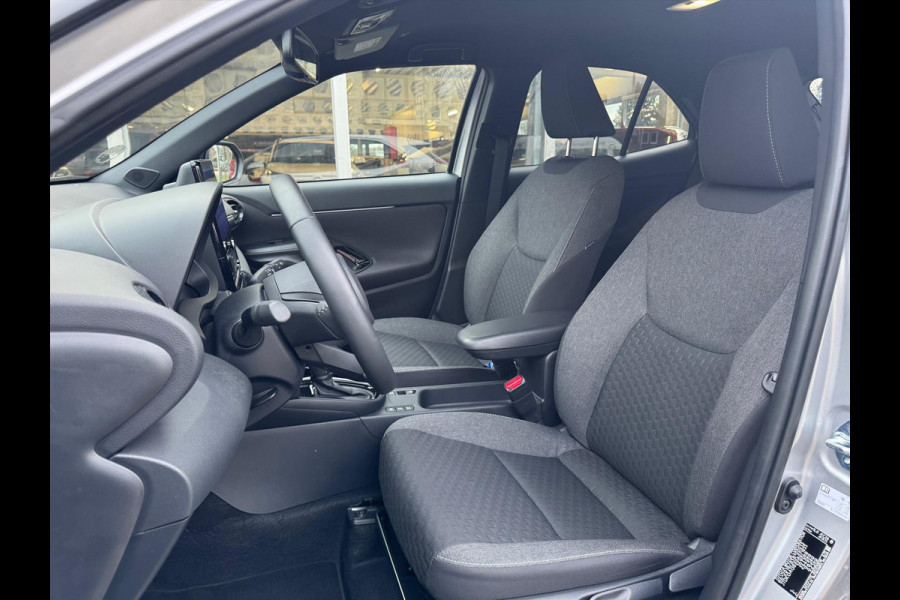 Toyota Yaris Cross 1.5 Hybrid 130PK Dynamic Plus | Winter Pack, 17 inch, Keyless, Stoel + Stuurverwarming, Privacy Glass