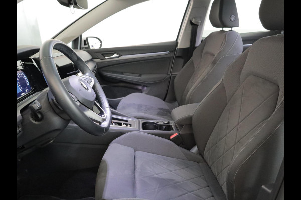 Volkswagen Golf 1.5 eTSI Style 130 PK DSG (Automaat) | Navigatie | Stoel- en stuurverwarming | keyless entry | Parkeer camera | Standkachel |