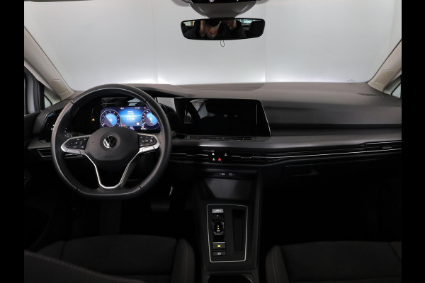 Volkswagen Golf 1.5 eTSI Style 130 PK DSG (Automaat) | Navigatie | Stoel- en stuurverwarming | keyless entry | Parkeer camera | Standkachel |