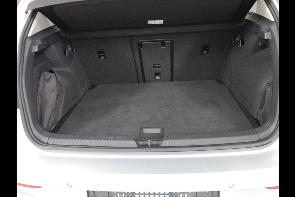 Volkswagen Golf 1.5 eTSI Style 130 PK DSG (Automaat) | Navigatie | Stoel- en stuurverwarming | keyless entry | Parkeer camera | Standkachel |