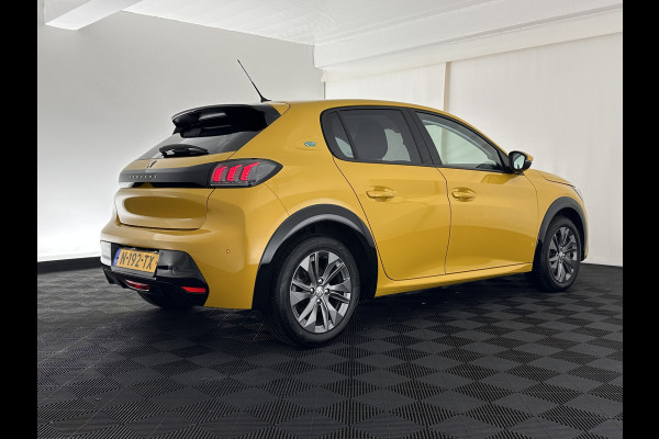 Peugeot e-208 EV Allure Pack 50 kWh (3-Fase-11kW) {SOH-89%} Aut.*HEATPUMP | LEATHER-FABRIC | FULL-LED | DIGI-COCKPIT | BLINDSPOT | CAMERA | AMBIENTLIGHT | NAVI-FULLMAP | LANE-ASSIST | KEYLESS | DAB | PRIVACYGLASS | HEATED-SPORTSEATS | CARPLAY | 16"ALU