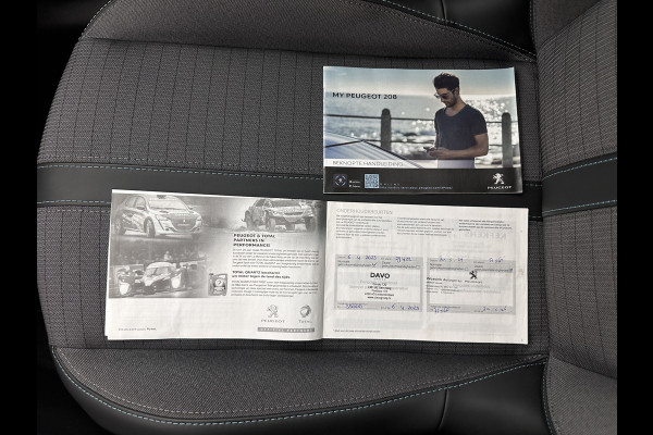 Peugeot e-208 EV Allure Pack 50 kWh (3-Fase-11kW) {SOH-89%} Aut.*HEATPUMP | LEATHER-FABRIC | FULL-LED | DIGI-COCKPIT | BLINDSPOT | CAMERA | AMBIENTLIGHT | NAVI-FULLMAP | LANE-ASSIST | KEYLESS | DAB | PRIVACYGLASS | HEATED-SPORTSEATS | CARPLAY | 16"ALU