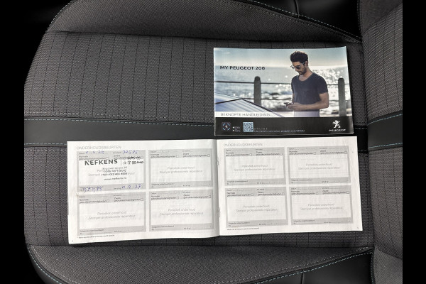 Peugeot e-208 EV Allure Pack 50 kWh (3-Fase-11kW) {SOH-89%} Aut.*HEATPUMP | LEATHER-FABRIC | FULL-LED | DIGI-COCKPIT | BLINDSPOT | CAMERA | AMBIENTLIGHT | NAVI-FULLMAP | LANE-ASSIST | KEYLESS | DAB | PRIVACYGLASS | HEATED-SPORTSEATS | CARPLAY | 16"ALU