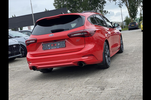 Ford FOCUS Wagon 2.3 EcoBoost ST-X Automaat 280pk! | Panoramadak | Afneembare trekhaak | Winter Pack | Standkachel | AGR-stoelen | Bang&Olufsen | Elektrische achterklep | Head up Display | Matrix LED