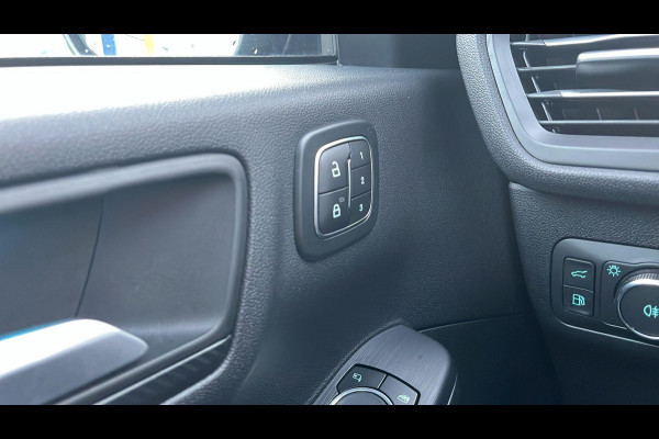 Ford Kuga 2.5 PHEV ST-Line X 243pk | Driver Assistance Pack | Panorama dak | Winterpack | Technology Pack | All Weatherbanden | 2.100kg Trekgewicht